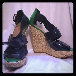 *🍩GIFTED TO POSHER🍪* Like new Xhilaration wedges